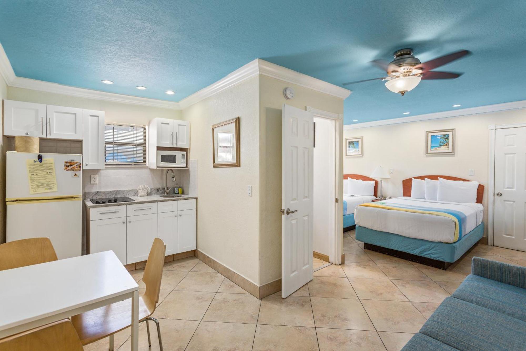 Bayview Plaza Waterfront Resort St. Pete Beach Bilik gambar
